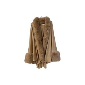 Elegant Dusty Pink Faux Fur Trimmed Women's Cape